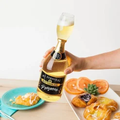 Glas, prosecco bottle