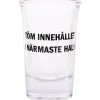 Snapsglas, töm innehållet i närmaste hals
